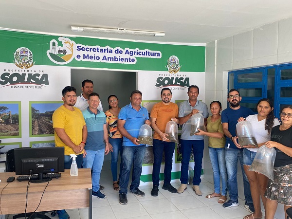 Prefeitura de Sousa realiza a entrega de 10 mil alevinos aos agricultores 